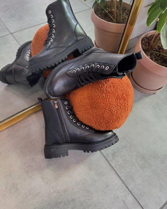 Lolina Siyah Bağcıklı Yandan Fermuarlı Bot Melodi Ayakkabı