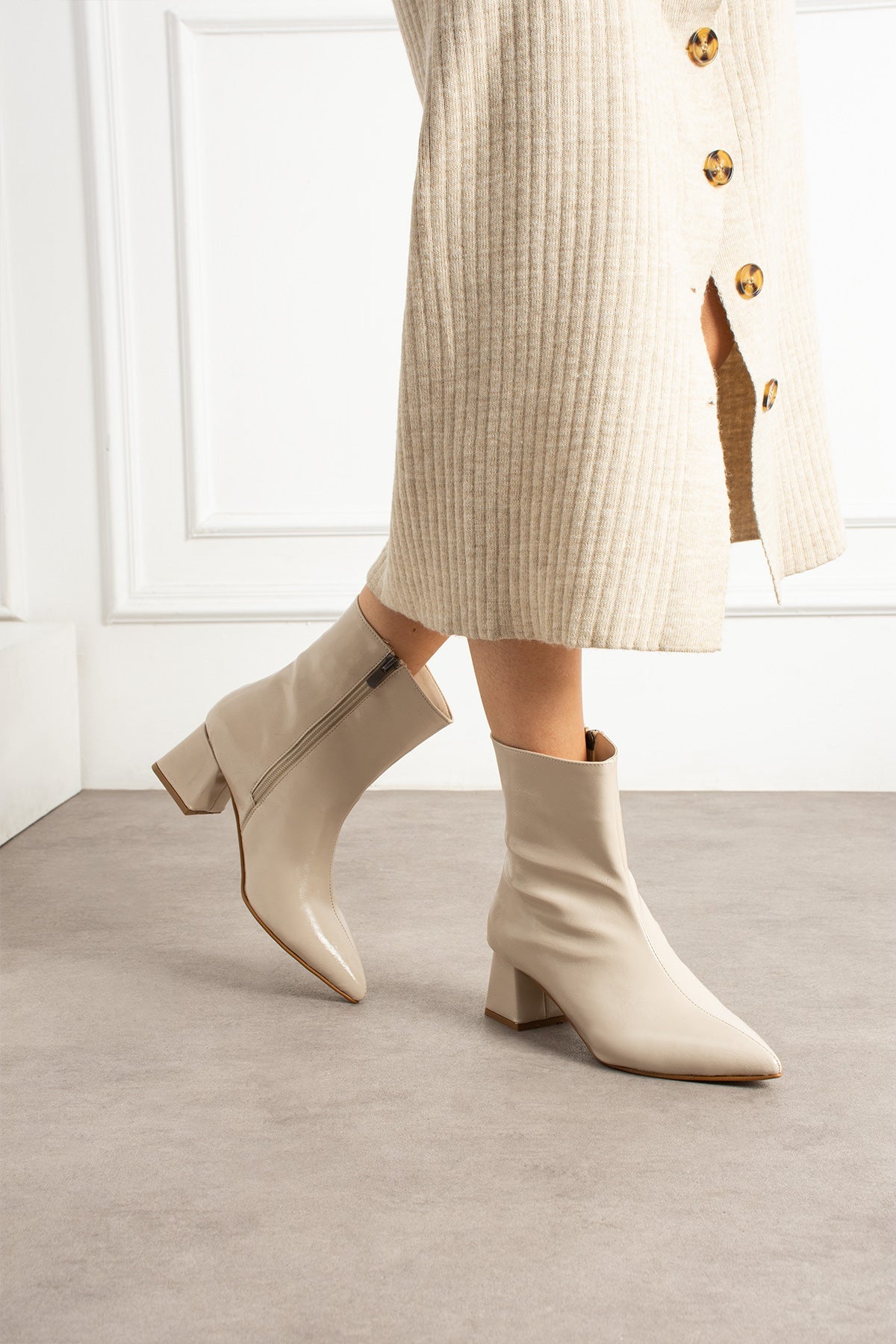 Vera Kadın Sivri Burun Kalın Topuklu Bot - Bej Melodi Ayakkabı