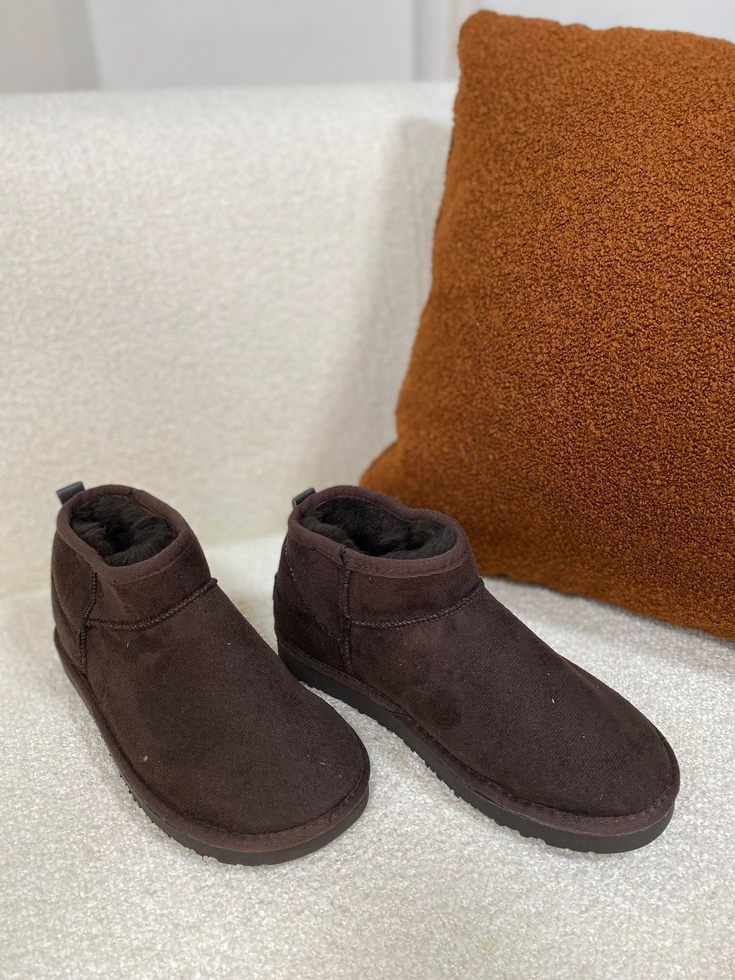 Mini Alçak Taban Süet İçi Kürklü Kadın Bot
