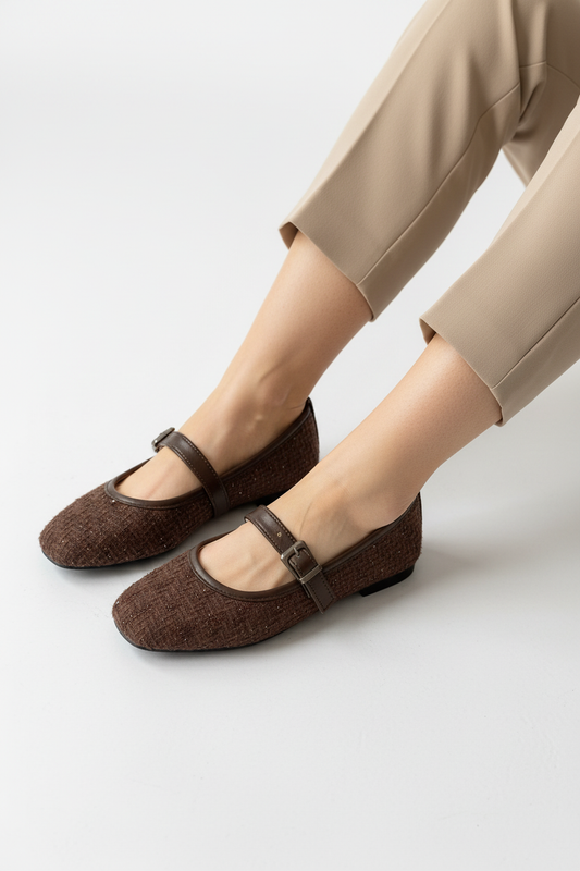 Kahverengi Babet - Uzanmış Ayaklar