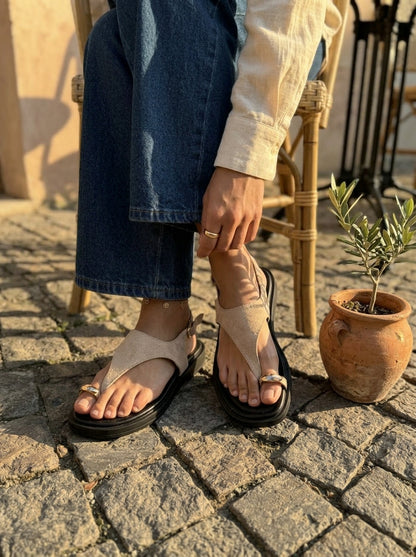 Solara Parmak Arası Sandalet