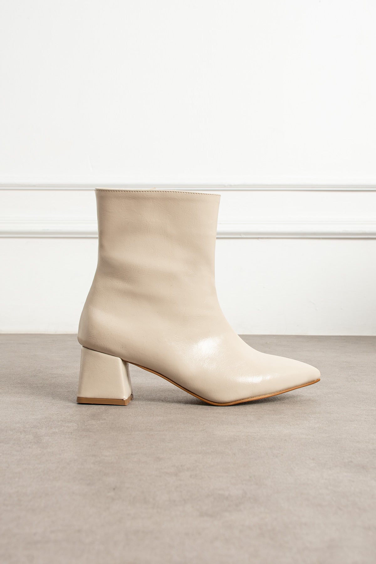 Vera Kadın Sivri Burun Kalın Topuklu Bot - Bej Melodi Ayakkabı
