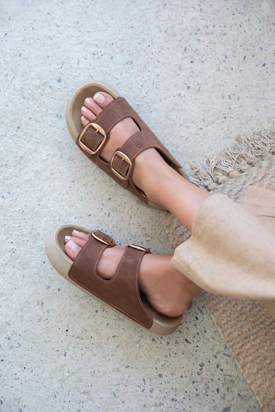 Lena Çift Tokalı Puf Taba Terlik