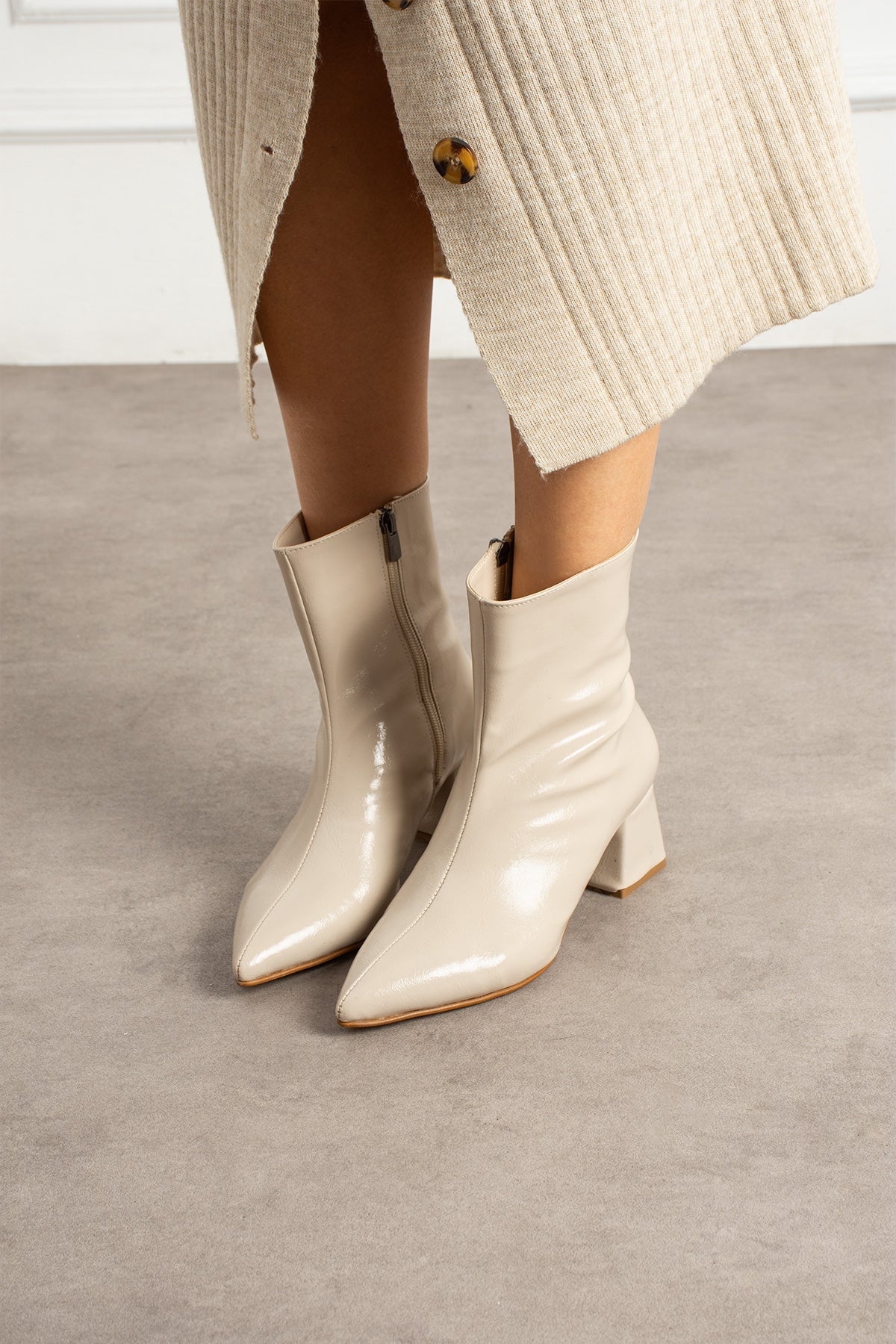 Vera Kadın Sivri Burun Kalın Topuklu Bot - Bej Melodi Ayakkabı