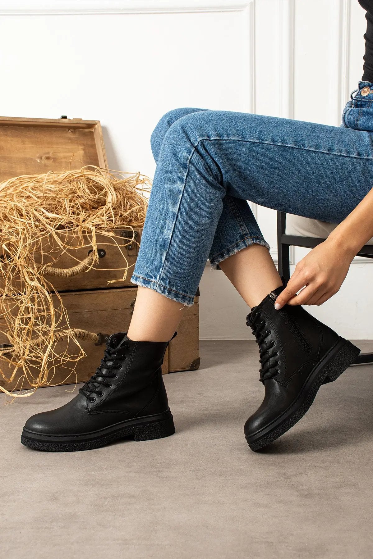 Mary Kadın Fermuarlı Bağcıklı Postal Bot - Kalın Taban Sıcak Astarlı Şık Kışlık Bot Melodi Ayakkabı