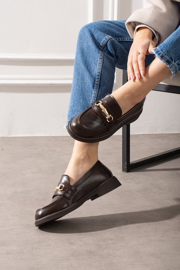 Kahverengi loafer yandan görünüm