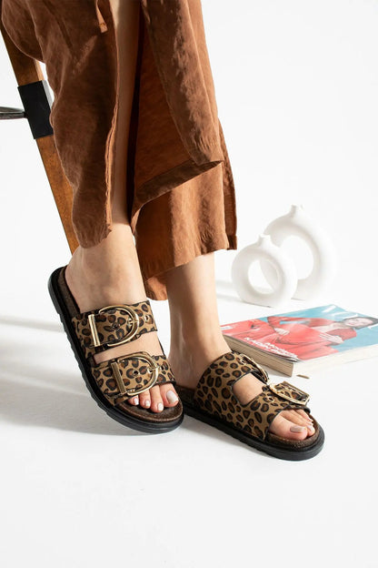 Melodi Laura Kadın Leopar Çift Tokalı Zımbalı Günlük Terlik – Rahat & Şık Yazlık Model Melodiayakkabı