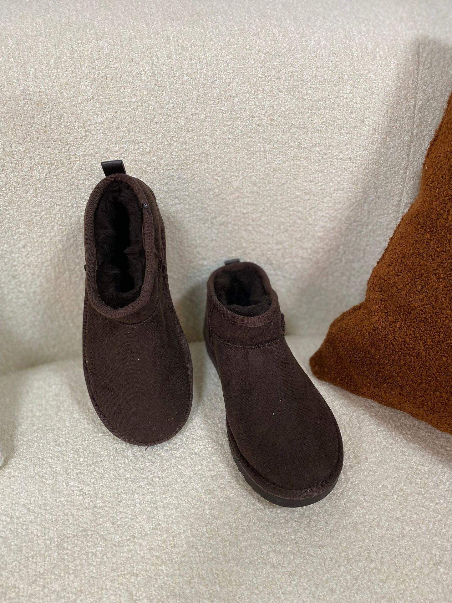 Mini Alçak Taban Süet İçi Kürklü Kadın Bot