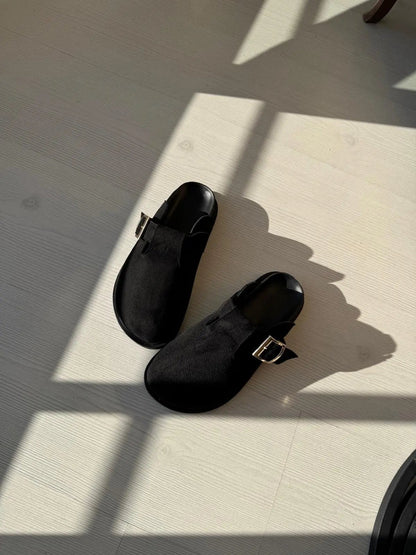 Lumi El Siyah Yapımı Kadın Önü Kapalı Toka Detaylı Kadın Terlik – Günlük Şıklık ve Konfor Melodiayakkabı