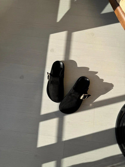 Lumi El Siyah Yapımı Kadın Önü Kapalı Toka Detaylı Kadın Terlik – Günlük Şıklık ve Konfor Melodiayakkabı