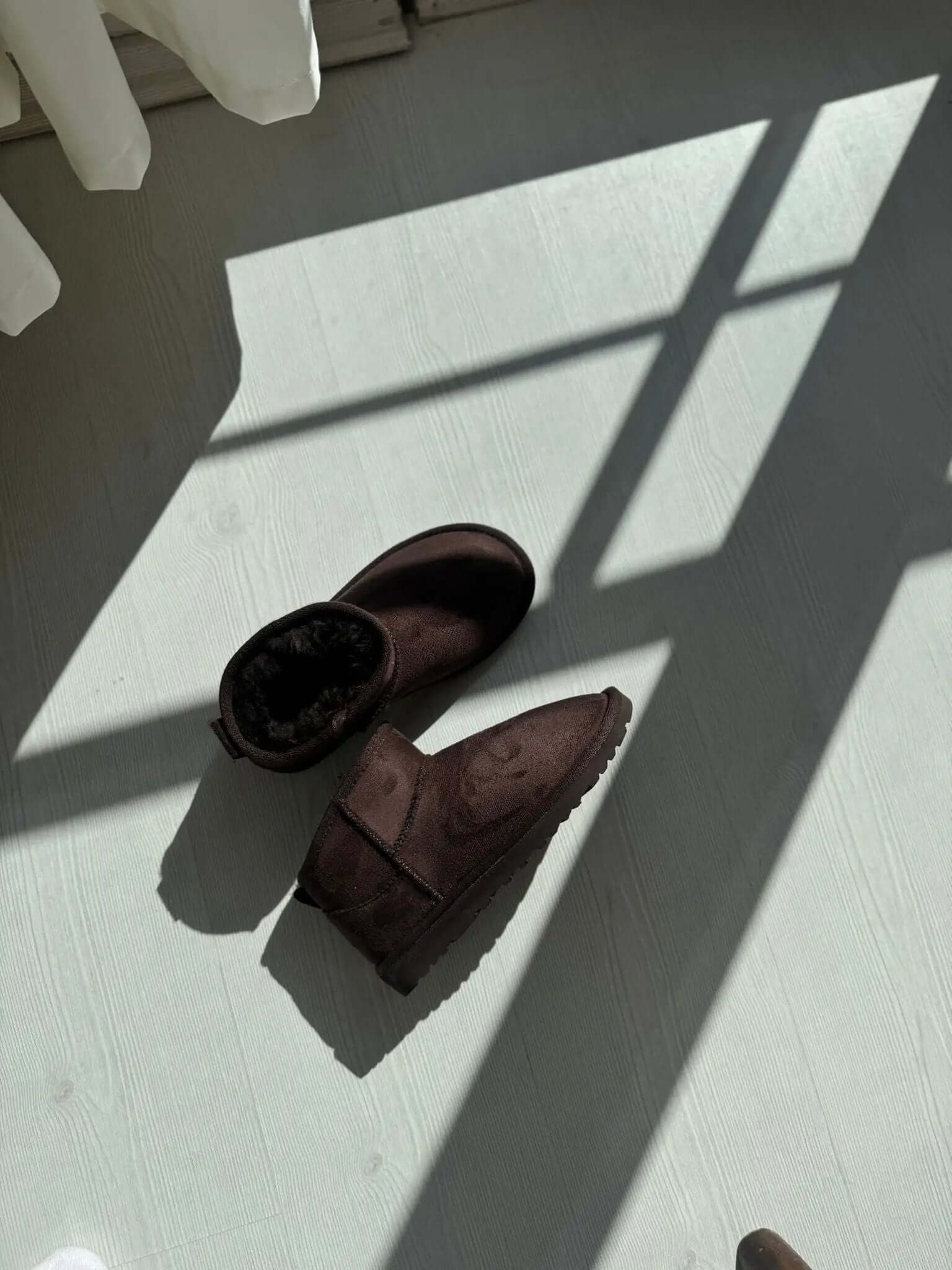 Mini Alçak Taban Süet İçi Kürklü Kadın Bot Melodi Ayakkabı