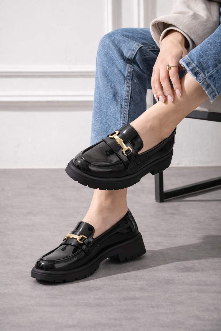 Rugan tokalı loafer detay çekim