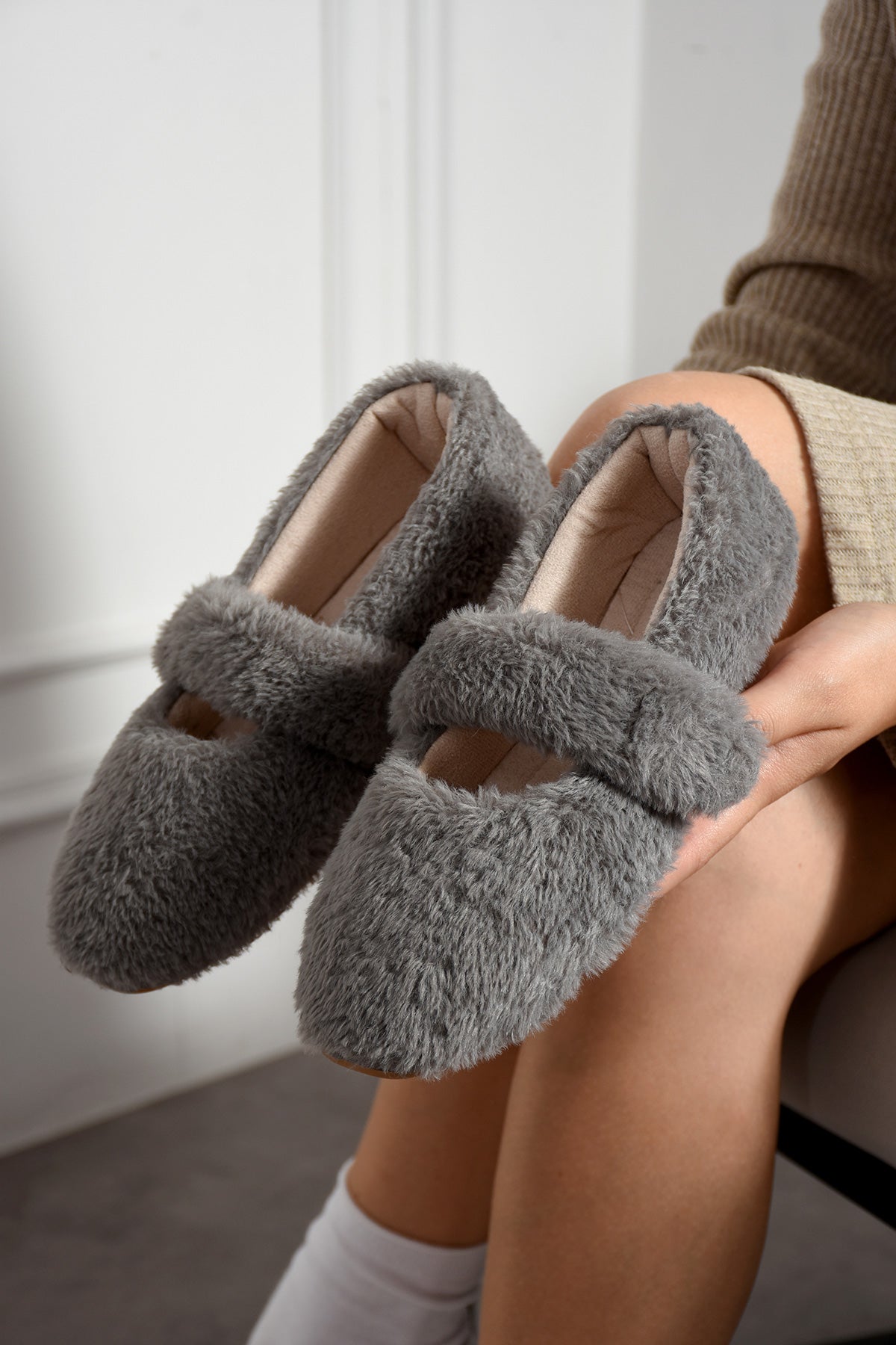 Peluş Ev Babeti–Tüylü Ultra Yumuşak Hafif Sıcak Konforlu Panduf